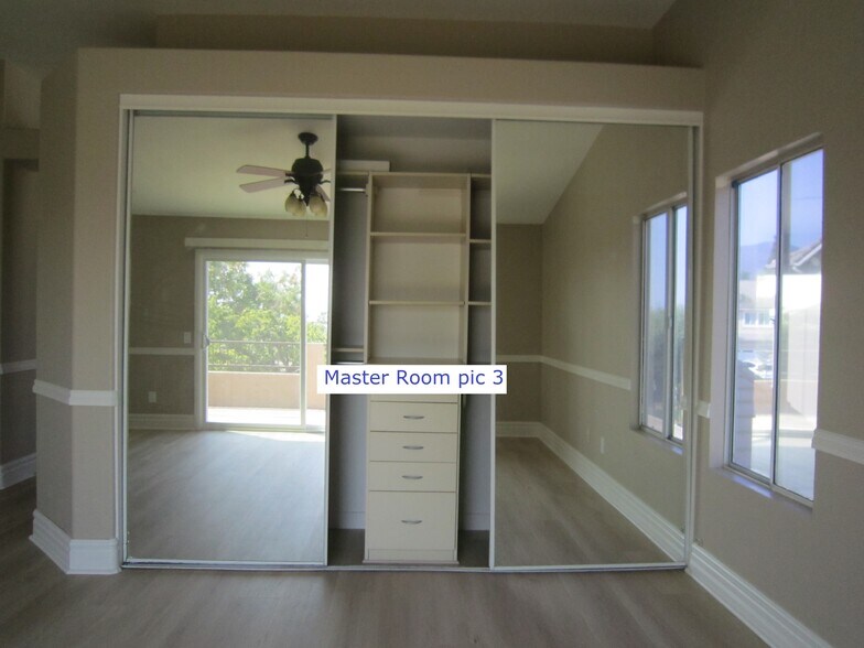 Building Photo - 1181 Kestrel Cir