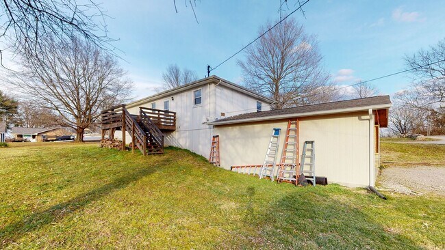 Building Photo - Stunning home situated on over 1 acre in North Thompson’s Station!