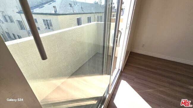 Building Photo - 140 N Berendo St