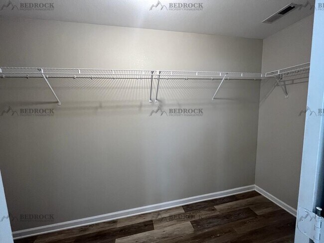 Building Photo - 202 Cloverbrook Dr