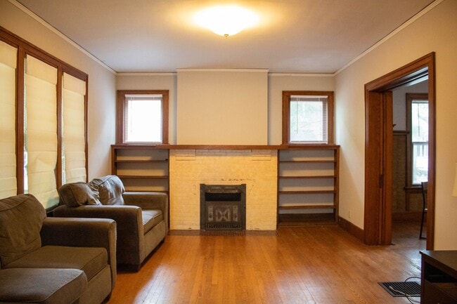 Building Photo - AVAILABLE FOR AUGUST 2026!  Large house ne...