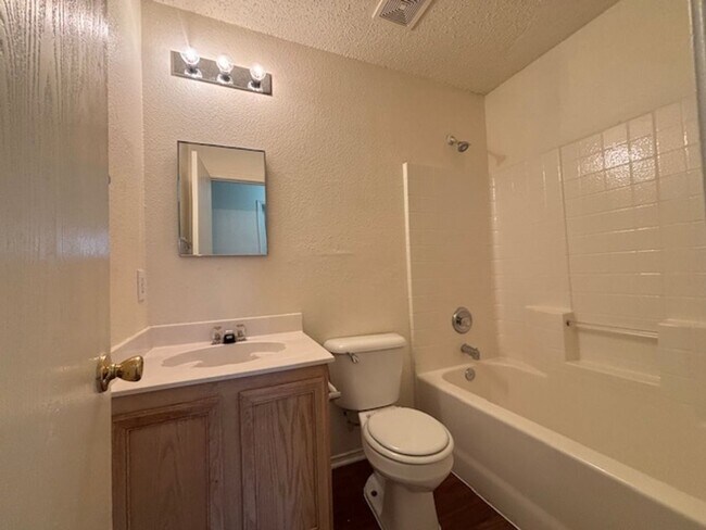 Building Photo - 1 Story Home in Crowlley with Community Pool