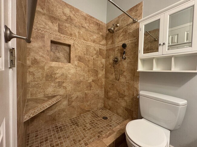 Building Photo - Merestone -Single Story Townhome,  Near by Shopping &  Halyburton Park, Lawn & Trash Included