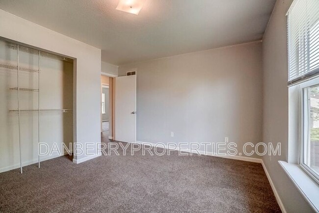 Building Photo - 3733 Willow Run Dr