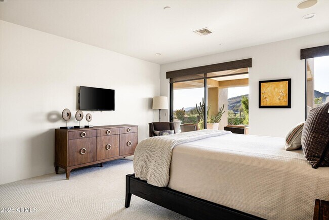 Building Photo - 9894 E Miramonte Dr