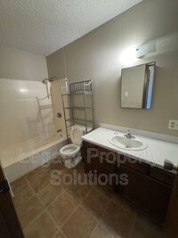 Building Photo - 305 E Expressway