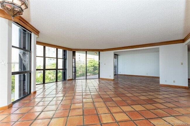 Building Photo - 1925 Brickell Ave