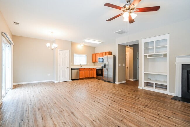 Building Photo - 10243 Hugue Way