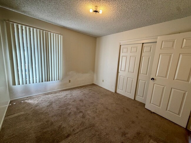 Building Photo - 537 W Escalon Ave