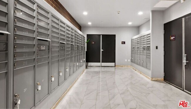 Building Photo - 629 Traction Ave