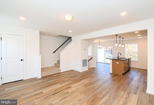 Building Photo - 114 Kuechler Ct