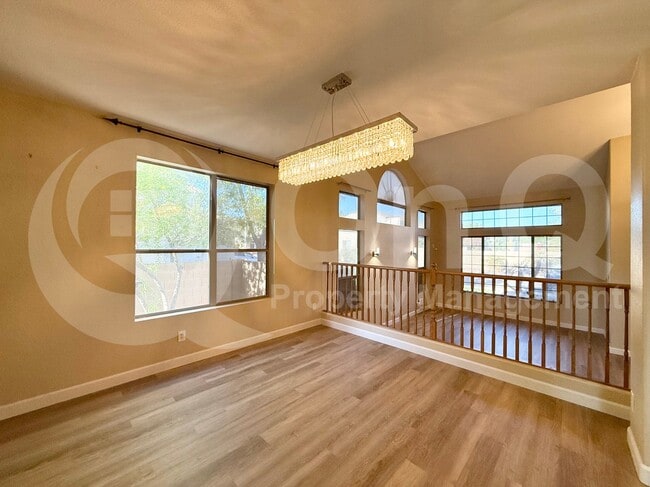 Building Photo - 1432 S Apache Dr