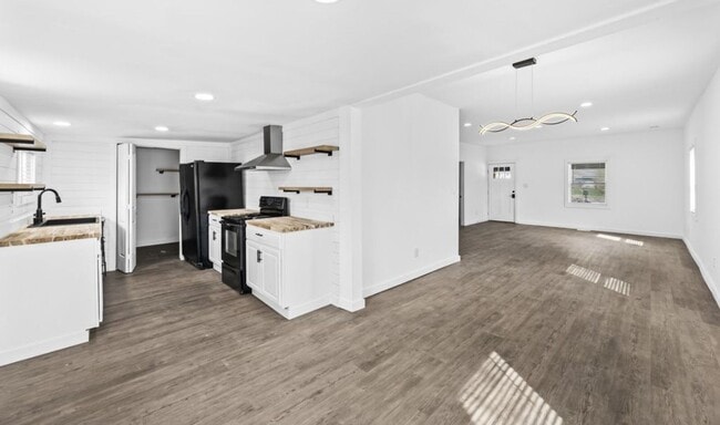 Building Photo - Charming 2BR Lebanon Home with Modern Updates & Large Yard
