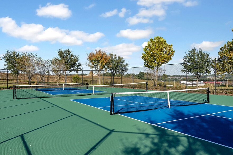 Building Photo - The Vineyards at Hammock Ridge