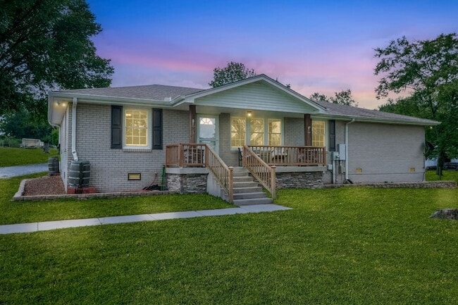 Building Photo - 864 Greenwood Rd