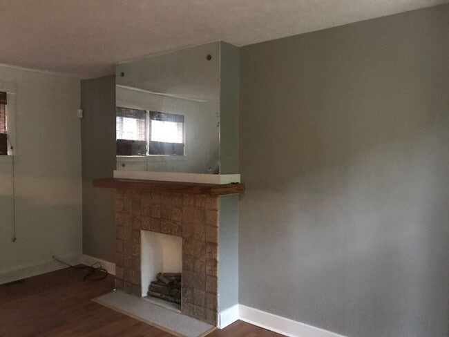 Building Photo - UPDATED SQUIRREL HILL HOUSE, AMAZING LOCATION AVAILABLE AUGUST!