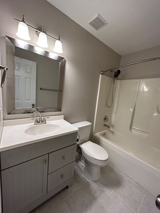 Building Photo - South AVL - Three Bedroom home with Wooded...