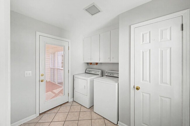 Building Photo - Stunning 3BR/2BA home in the desirable Temple Hills Golf Community!