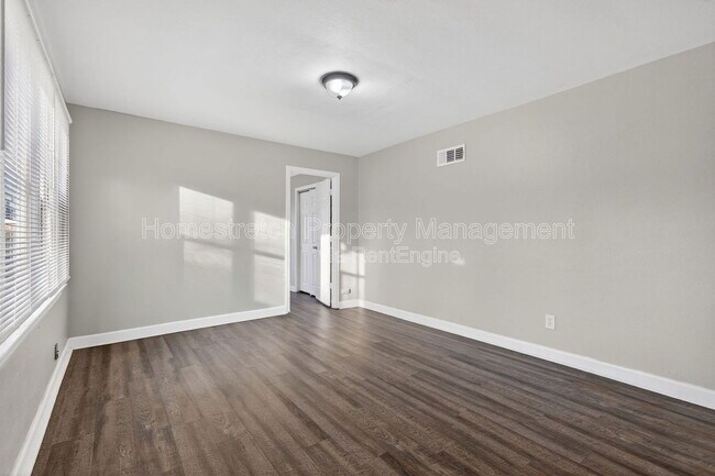 Building Photo - 9868 Lorna Ln