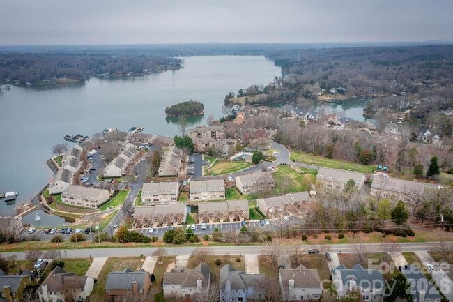 Building Photo - 14623 Waterside Dr