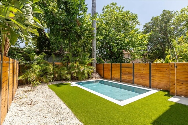 Building Photo - 3047 Elizabeth St