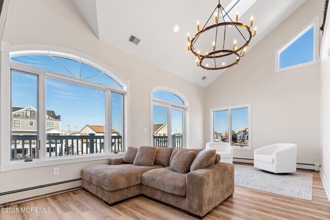 Building Photo - 3456 E Thistle Ave