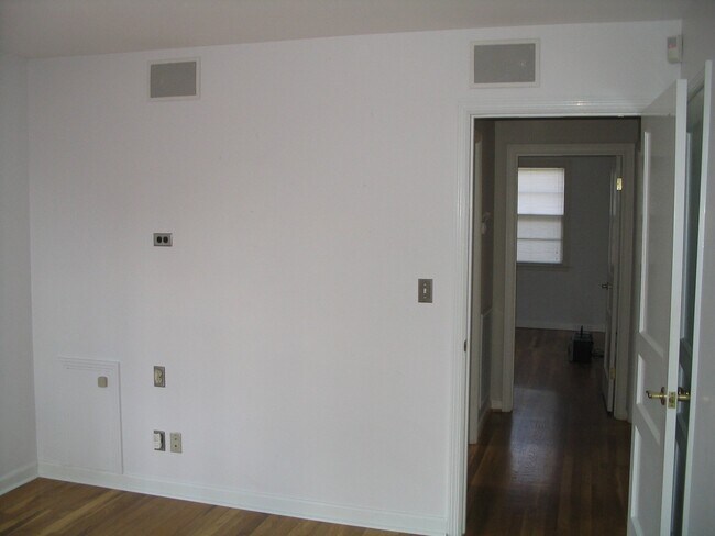 Building Photo - 501 Landon Dr