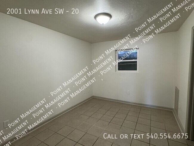 Building Photo - 2001 Lynn Ave SW