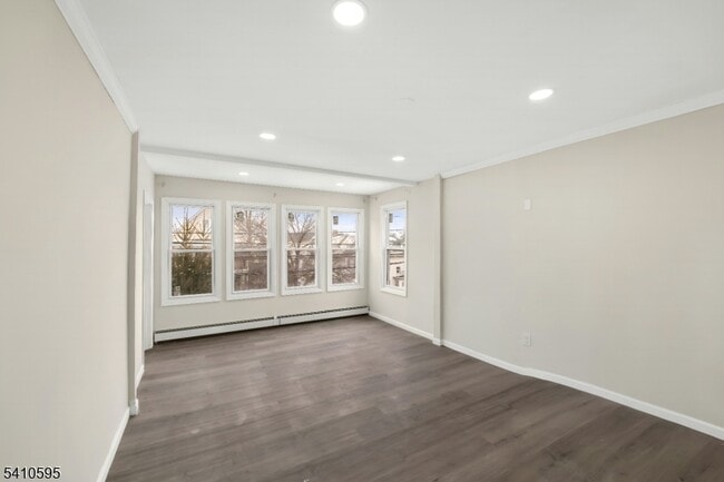 Building Photo - 335 Boulevard