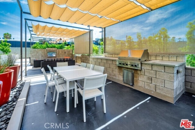 Building Photo - 4211 Redwood Ave