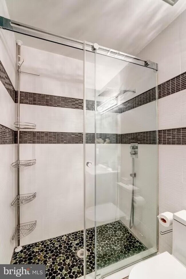 Building Photo - Sun-Drenched 2BR/2.5 BA Townhouse Condo in Gated Sutton Place