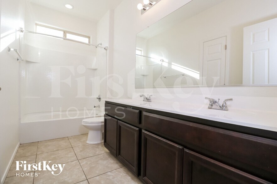 Building Photo - 21280 W Coronado Rd