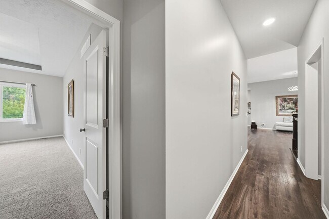 Building Photo - Awesome 4 Bedroom LIKE NEW!