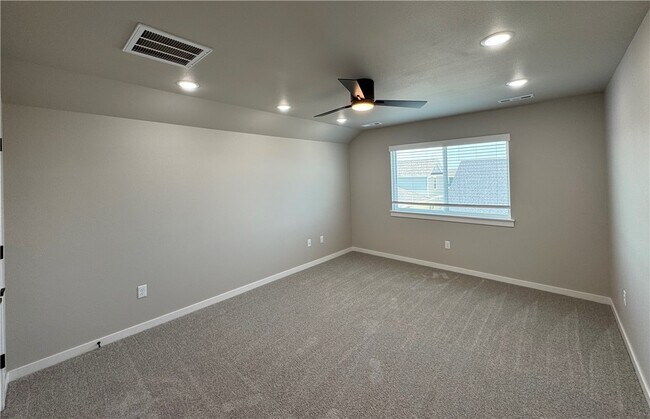 Building Photo - 5910 SW Desert Ave