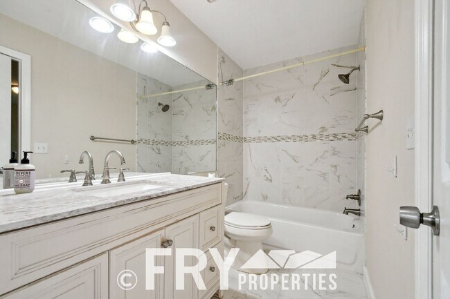 Building Photo - Spacious updated Green Valley Ranch two-story
