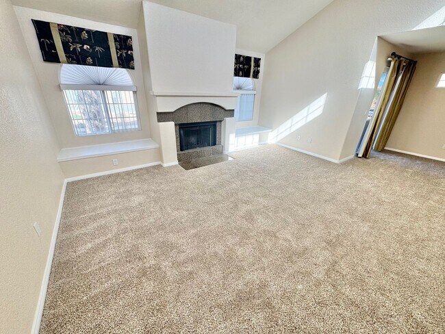 Building Photo - CUTE 2ND FLOOR UNIT, 2 BEDROOM/2 BATH CONDO!