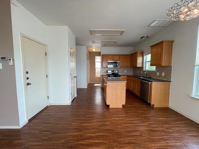 Building Photo - 10520 Dunham Forest Rd