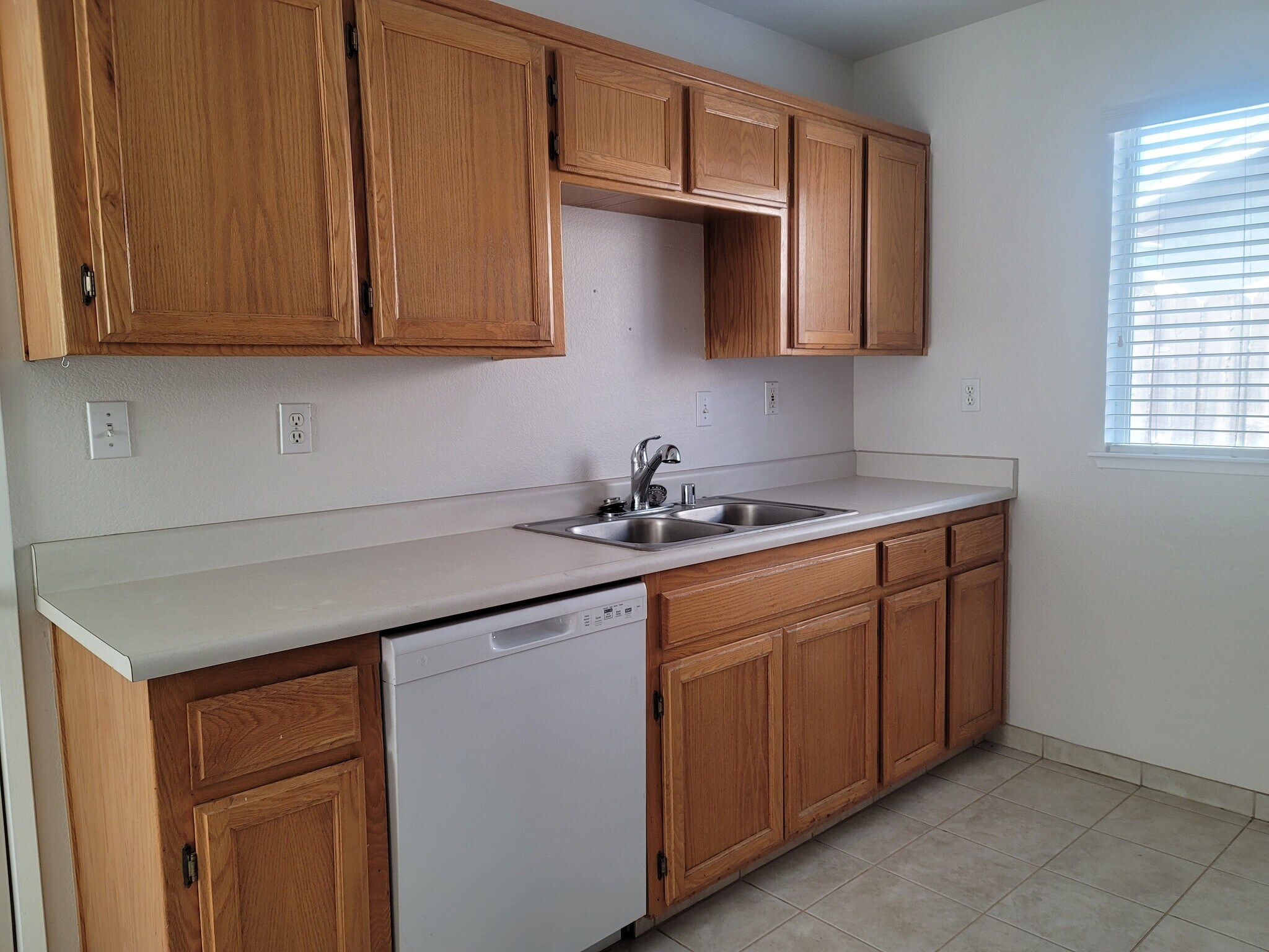 Building Photo - 6054 Preakness Dr
