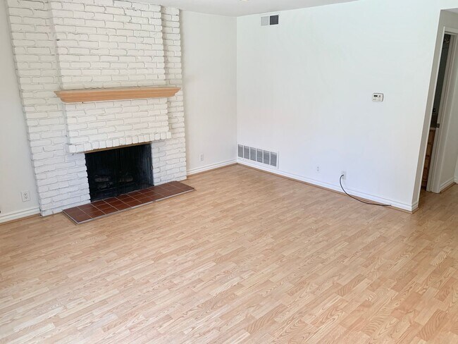 Building Photo - 3491 Eboe St