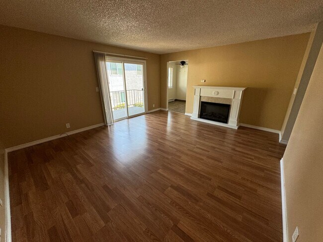 Building Photo - 1 Bed • 1 Bath Downstairs Unit