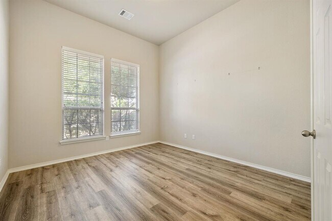 Building Photo - 105 Peggy Dr