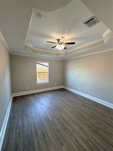 Building Photo - 2005 Pasadena Blvd