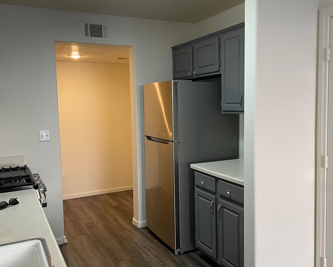 Building Photo - Awesome Three bedroom 2 1/2 townhouse in a gated community