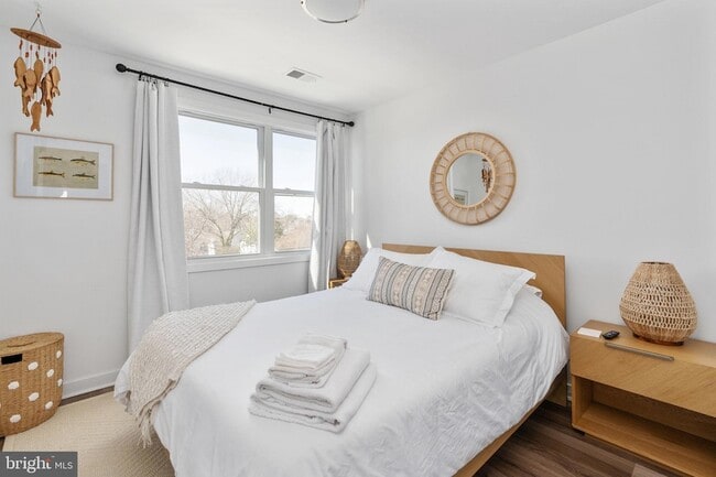 Building Photo - 308 Douglas Ave