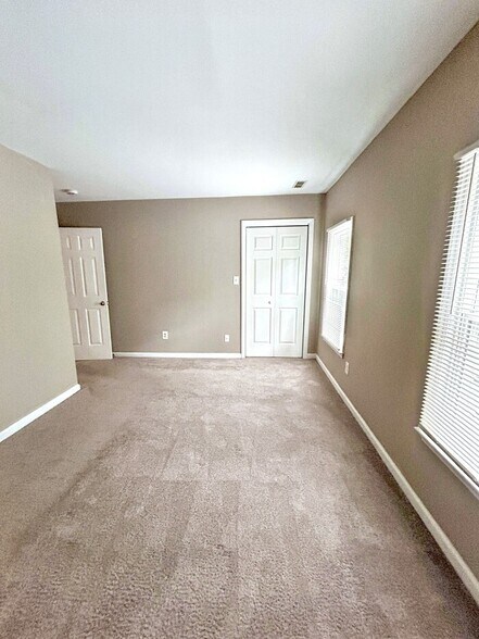 Building Photo - 1524 Township Cir