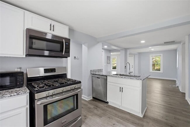 Building Photo - 2040 Penelope St NW