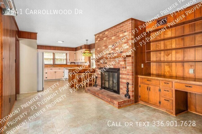 Building Photo - Spacious 3 Bedroom - Call Leasing Agent Li...