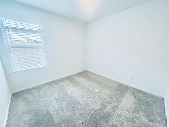 Building Photo - 3047 Mallorca Dr