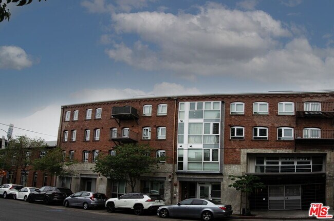 Building Photo - 527 Molino St