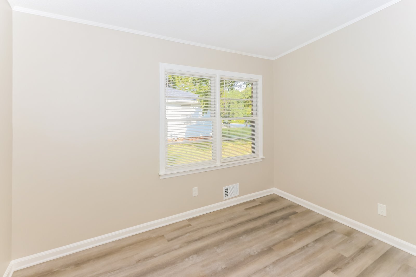 Building Photo - 503 Bernard Dr